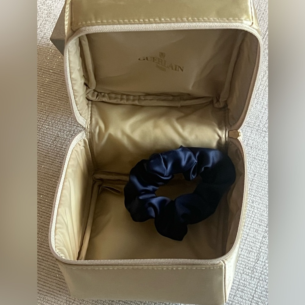 GUERLAIN Paris Pouch + Satin Scrunchie Jewelry OR Cosmetic Pouch w/handles NEW - Picture 3 of 6